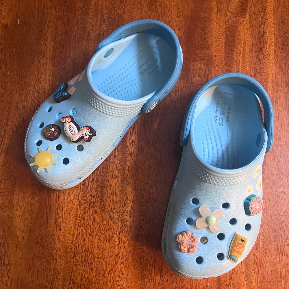 CROCS Toddler Classic Clog / White Floral with 8 Summer Theme Jibbitz / Size C12